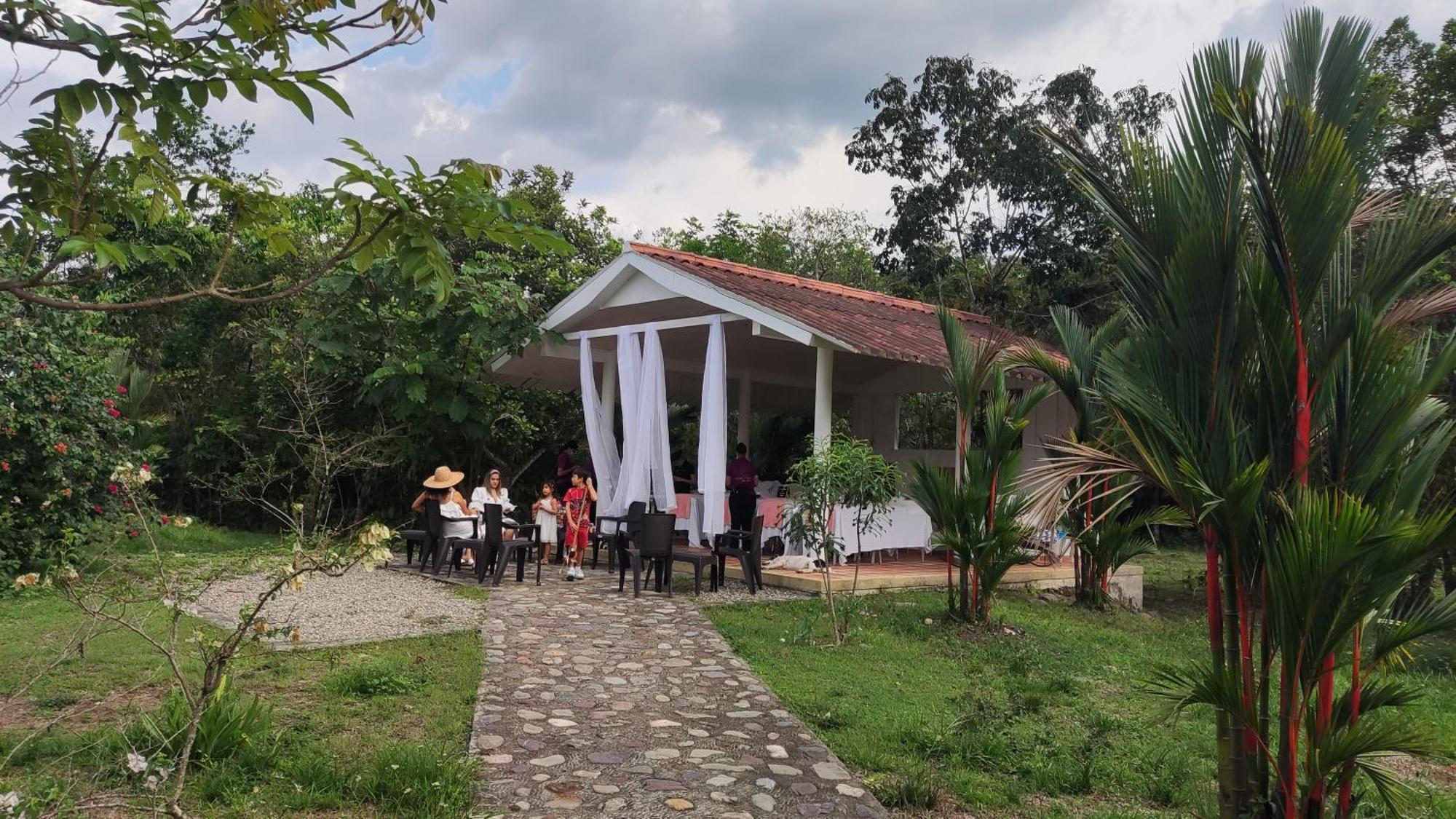 Hotel Campestre Mastranto Granja Campo Alegre ภายนอก รูปภาพ